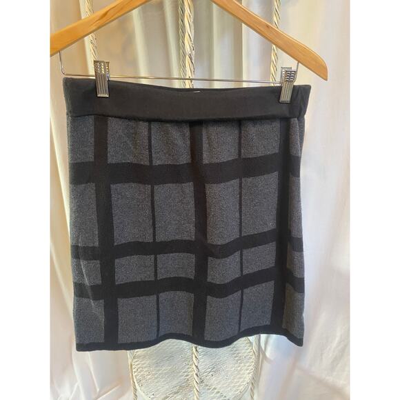 Ann Taylor Loft Outlet Skirt Mini Soft Sweater Plaid Gray Black Pull On Med - Picture 2 of 6